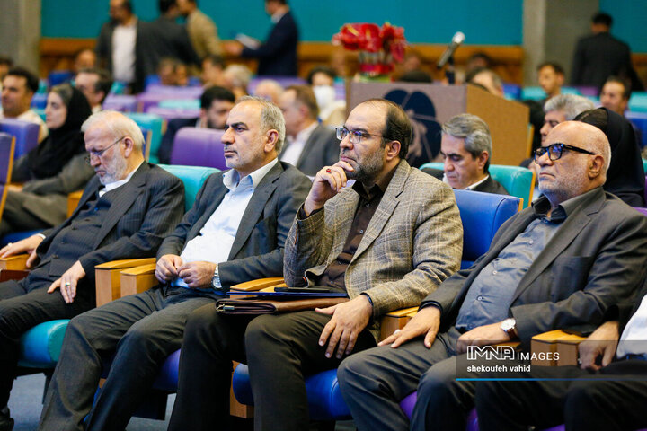 نشست کمیسیون اقتصادی مجلس و فعالان اقتصادی استان اصفهان
