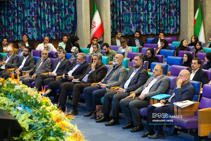 نشست کمیسیون اقتصادی مجلس و فعالان اقتصادی استان اصفهان