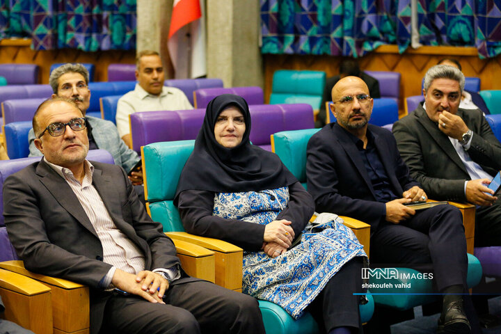 نشست کمیسیون اقتصادی مجلس و فعالان اقتصادی استان اصفهان