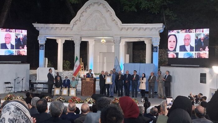 ایران با فرهنگ و ادب در جهان شناخته میشود/ زبان فارسی ستون پایدار هویت ایرانی