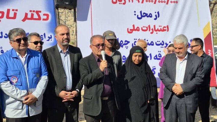 کلنگ‌زنی پایگاه اطفاء حریق گچساران به دست مادر شهید« البرز زارعی»