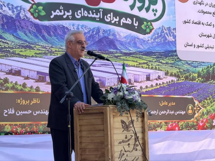آبیاری نوین بدون محدودیت اعتباری/ صادرات سیب سمیرم ویژه دنبال می‌شود
