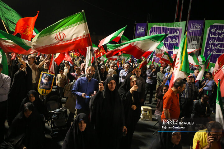 آفرین به ملت ایران که امام زمان را شناخت و به یاری او شتافت