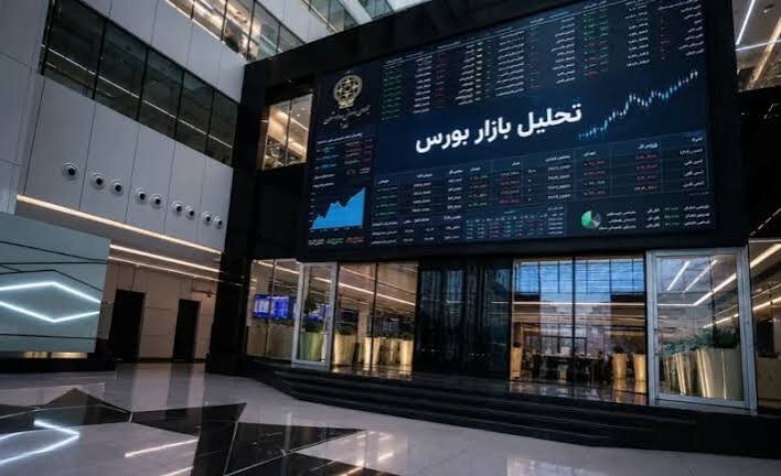 بورس در آزمون هفته جدید؛ هم‌گرایی دلار توافقی و سنجش پایداری ریسک‌ها