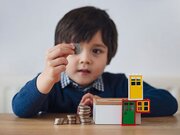 تله‌ی افراط و تفریط؛ چگونه در تربیت مالی فرزندمان شکست می‌خوریم؟
