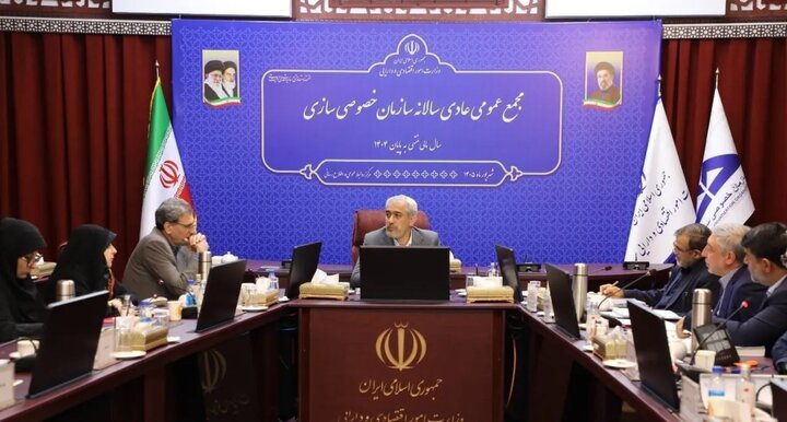 فرایند خصوصی‌سازی و واگذاری‌ها باید با سرعت بیشتر و حداقل حاشیه پیش رود