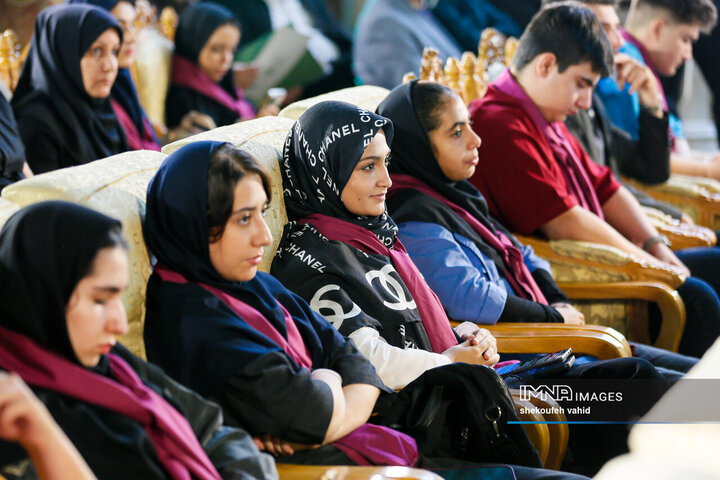 آیین رونمایی از پوستر سی و هشتمین جشنواره بین المللی فیلم های کودکان و نوجوانان اصفهان