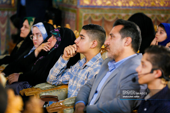 آیین رونمایی از پوستر سی و هشتمین جشنواره بین المللی فیلم های کودکان و نوجوانان اصفهان