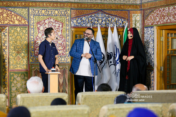 آیین رونمایی از پوستر سی و هشتمین جشنواره بین المللی فیلم های کودکان و نوجوانان اصفهان