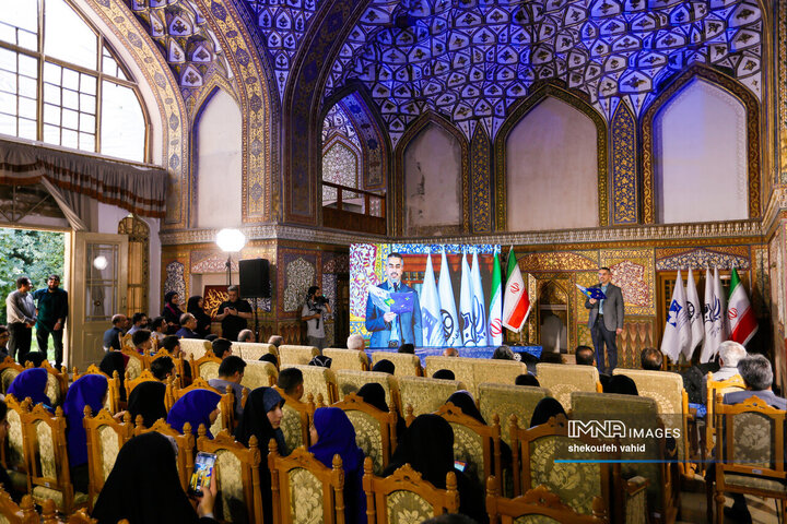 آیین رونمایی از پوستر سی و هشتمین جشنواره بین المللی فیلم های کودکان و نوجوانان اصفهان