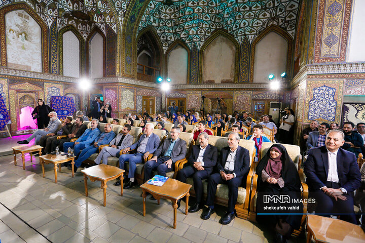 آیین رونمایی از پوستر سی و هشتمین جشنواره بین المللی فیلم های کودکان و نوجوانان اصفهان