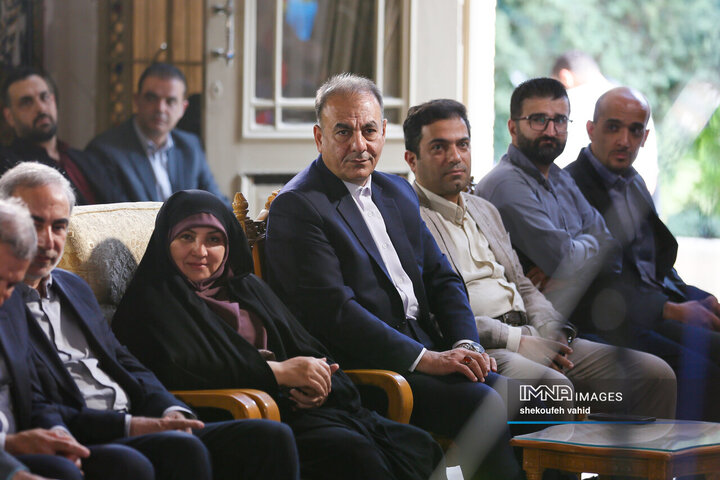 آیین رونمایی از پوستر سی و هشتمین جشنواره بین المللی فیلم های کودکان و نوجوانان اصفهان