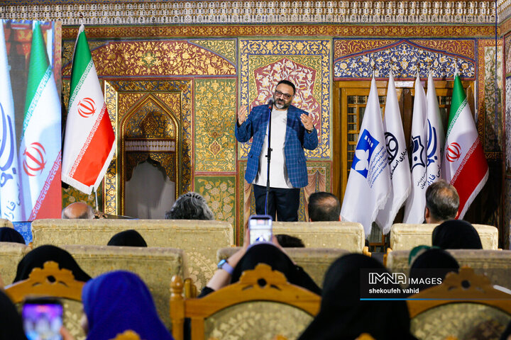 آیین رونمایی از پوستر سی و هشتمین جشنواره بین المللی فیلم های کودکان و نوجوانان اصفهان