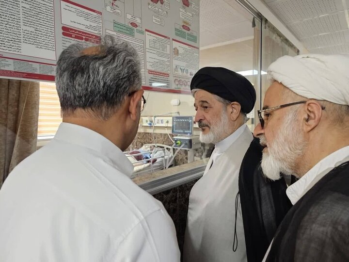 عیادت مشاور رئیس‌جمهور در امور روحانیت از آیت‌الله العظمی شبیری زنجانی