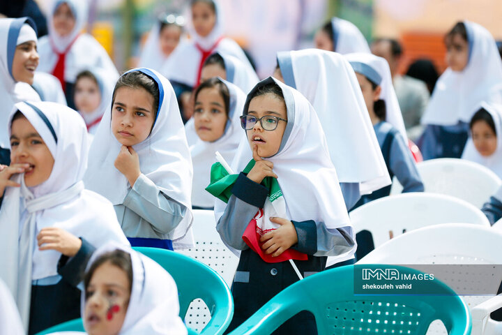 آیین استانی زنگ شکوفه‌ها