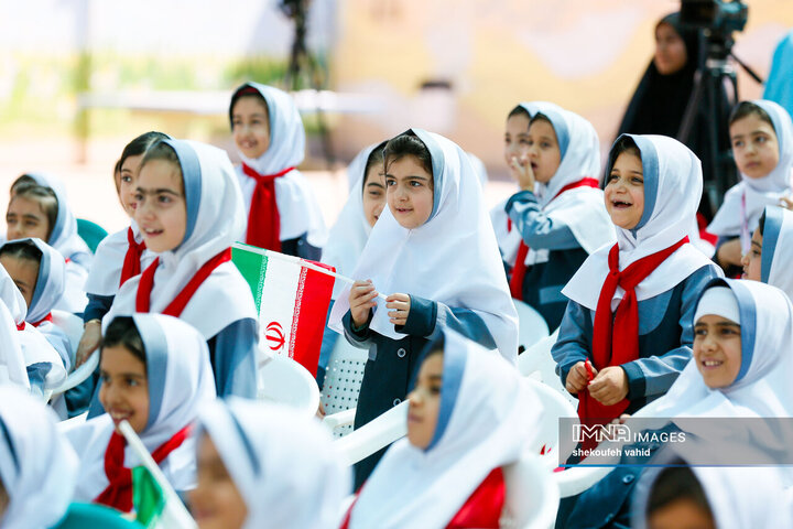 آیین استانی زنگ شکوفه‌ها