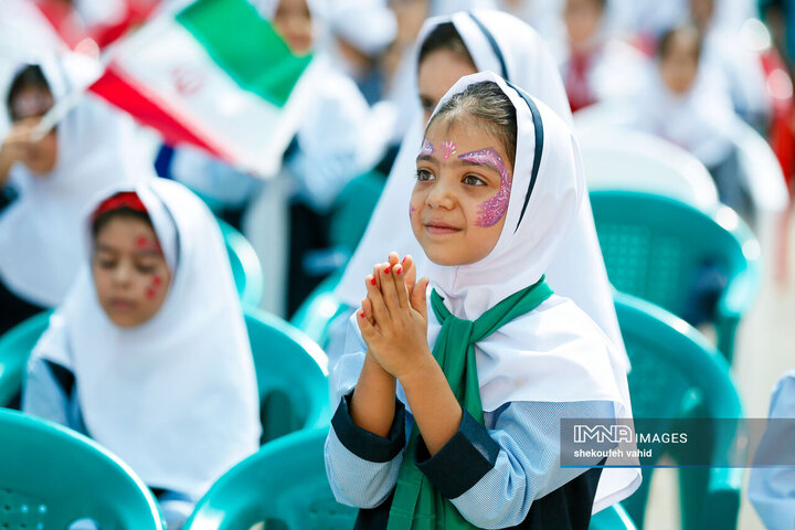 آیین استانی زنگ شکوفه‌ها