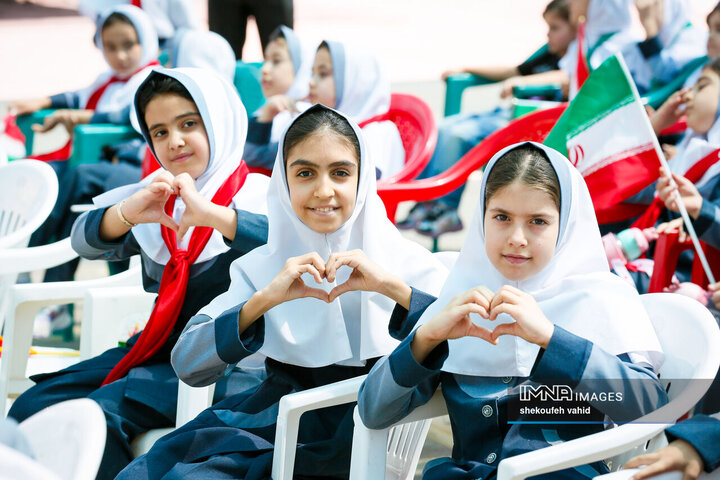 آیین استانی زنگ شکوفه‌ها