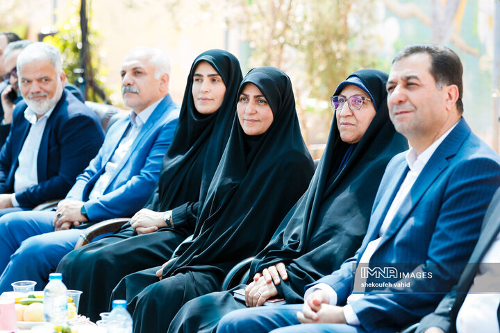 آیین استانی زنگ شکوفه‌ها