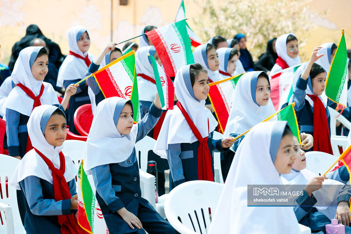 آیین استانی زنگ شکوفه‌ها