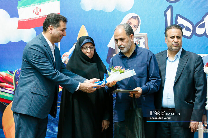آیین استانی زنگ شکوفه‌ها