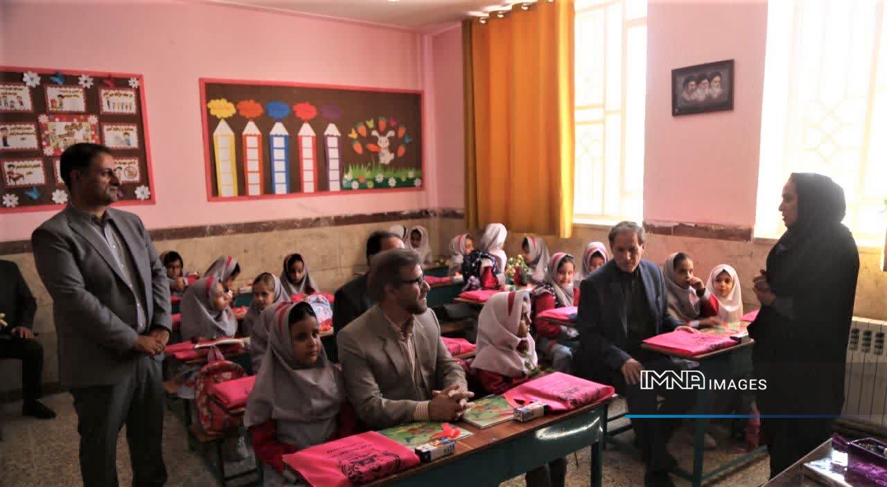 از آغوش خانه تا نیمکت مدرسه؛ قصه نخستین روز شکوفهها