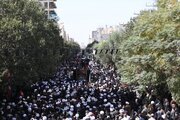 خیابان ۱۹ دی قم میزبان بدرقه باشکوه آیت‌الله شبیری زنجانی/ حضور گسترده مردم و طلاب