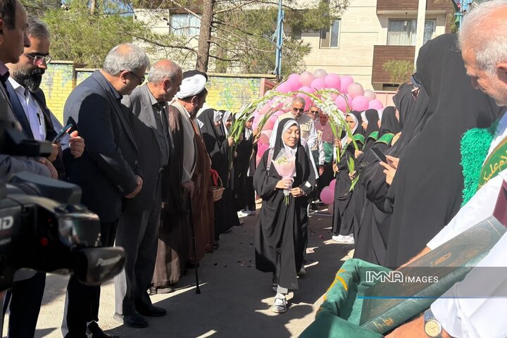 زنگ ایثار و مقاومت در دبستان شاهد حضرت معصومه (س) اصفهان به‌صدا درآمد