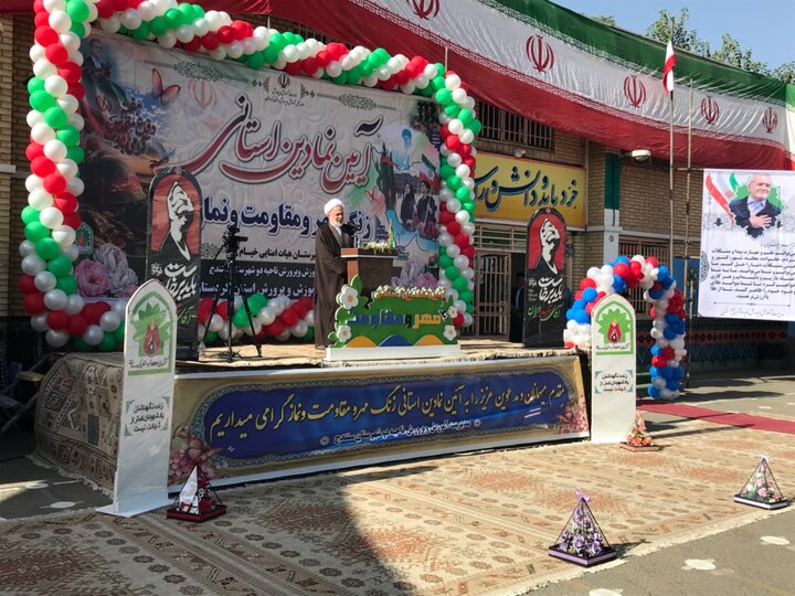 دانش‌آموزان علم و ادب را سرلوحه زندگی قرار دهند