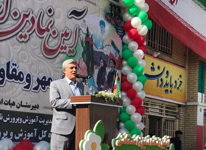 دانش‌آموزان باید مهارت گفت‌وگو و کار جمعی را در مدرسه بیاموزند