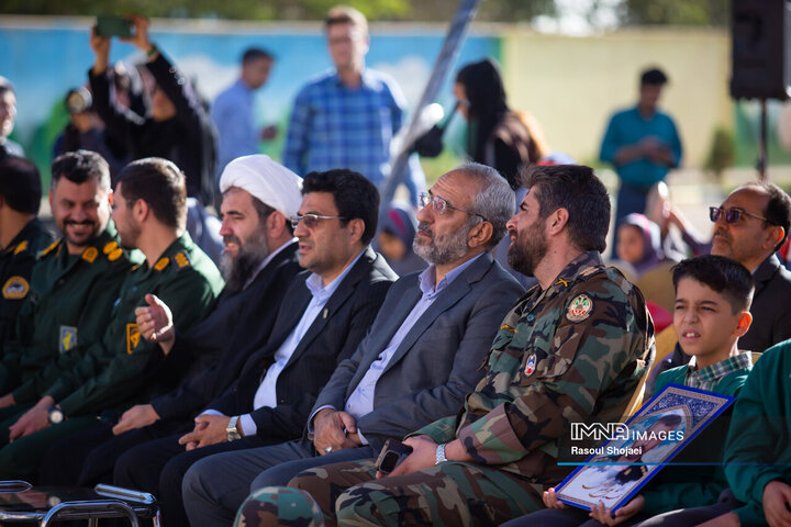 زنگ مهر در مدرسه شهید قدوسی اصفهان