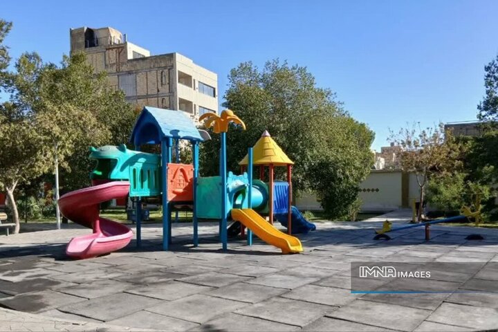 نوسازی ۵۰ صندلی تاب‌بازی و ایمن‌سازی سایت بازی پارک شهید ملکوتی‌خواه در منطقه ۱۰ اصفهان