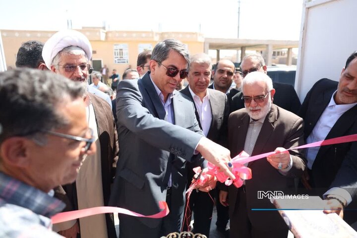افتتاح ۱۴۴۰ واحد مسکونی و آغاز ساخت نیروگاه ۳ مگاواتی در کرمان