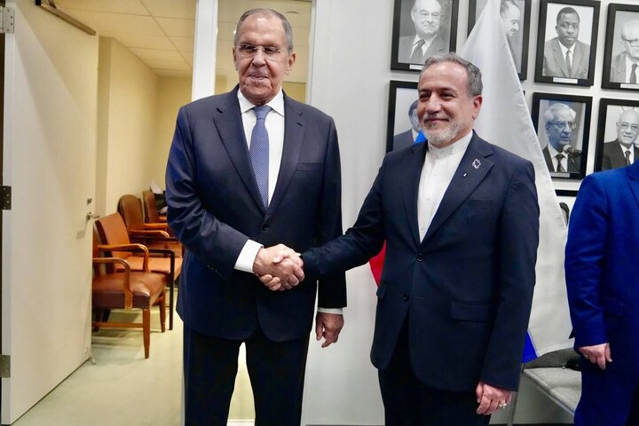 دیدار و گفت وگوی عراقچی و وزیر خارجه روسیه