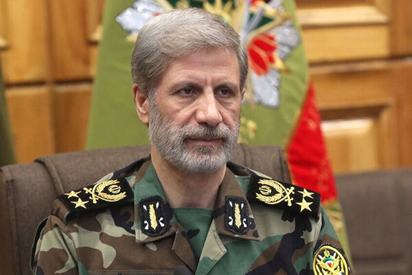 فرمانده کل ارتش: سربازان، مظهر اقتدار و مجاهدت ارتش مردمی‌اند