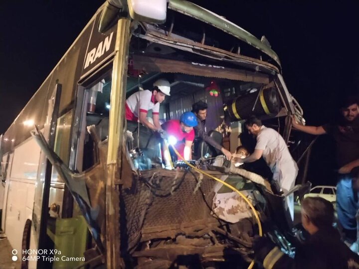 تصادف اتوبوس در جاده آرین‌شهر-بیرجند ۹ کشته برجای گذاشت