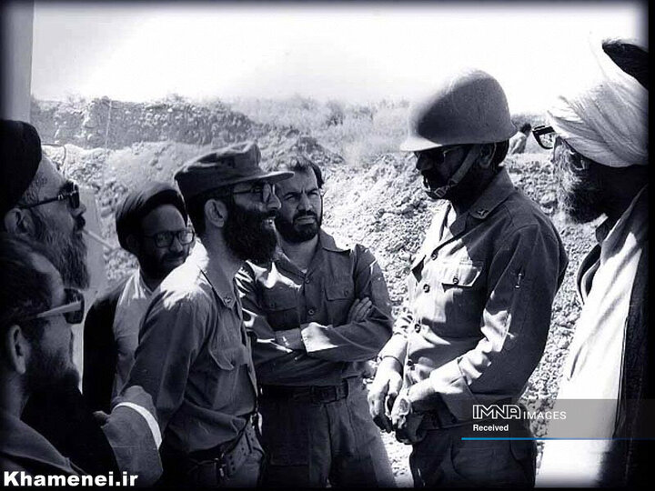 تصاویری از رهبر شهید انقلاب در جبهه‌های جنگ