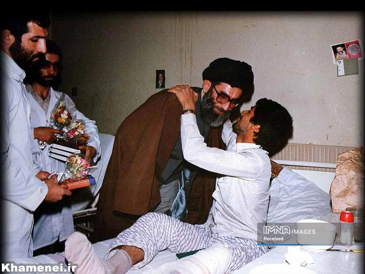 تصاویری از رهبر شهید انقلاب در جبهه‌های جنگ