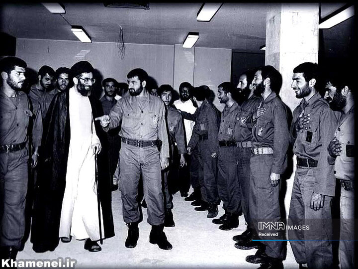 تصاویری از رهبر شهید انقلاب در جبهه‌های جنگ