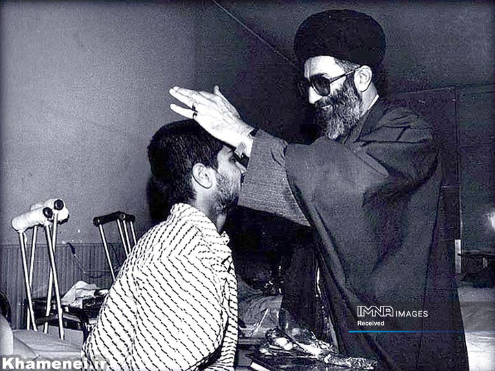 تصاویری از رهبر شهید انقلاب در جبهه‌های جنگ