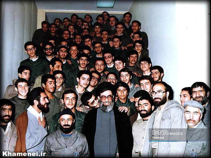 تصاویری از رهبر شهید انقلاب در جبهه‌های جنگ