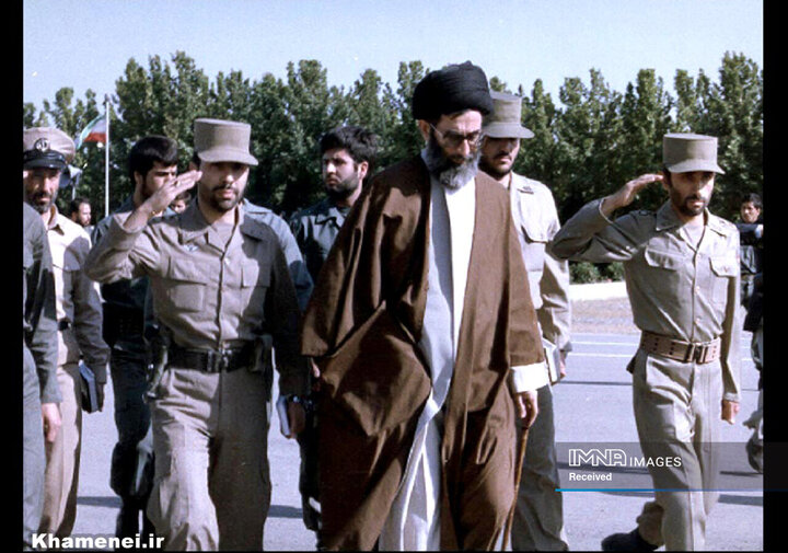 تصاویری از رهبر شهید انقلاب در جبهه‌های جنگ