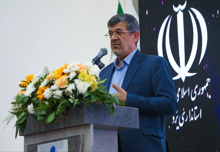 آموزش بدون تربیت و معرفت، دانش‌آموز را به مقصد نمی‌رساند
