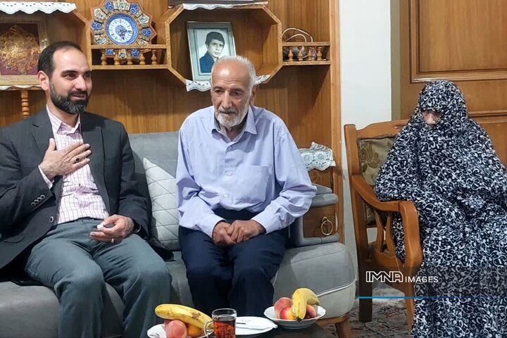 دیدار با خانواده شهدا انگیزه خدمت مسئولان را مضاعف می‌کند