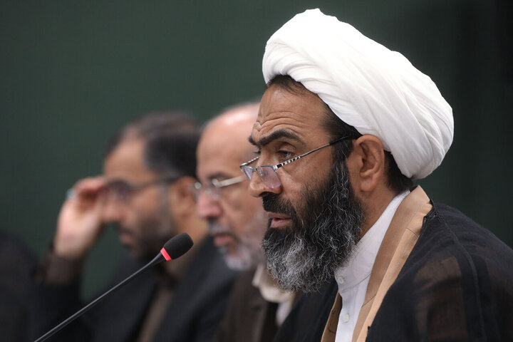 انتقاد تند نقدعلی از حضور مقامات دولتی در سفارتخانه‌ها و جشن‌های دیپلماتیک