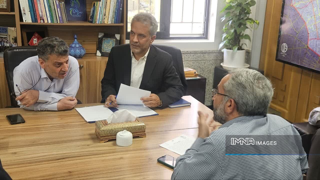 بررسی مستقیم درخواستهای ۱۶ شهروند منطقه ۱۰ اصفهان در کمیته نظارتی شورا