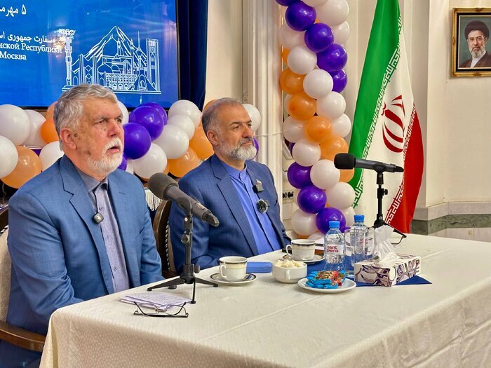 تأکید صالحی بر ترسیم نقشه راه مناسبات فرهنگی با روسیه/ هنرمندان، سفرای ملت هستند