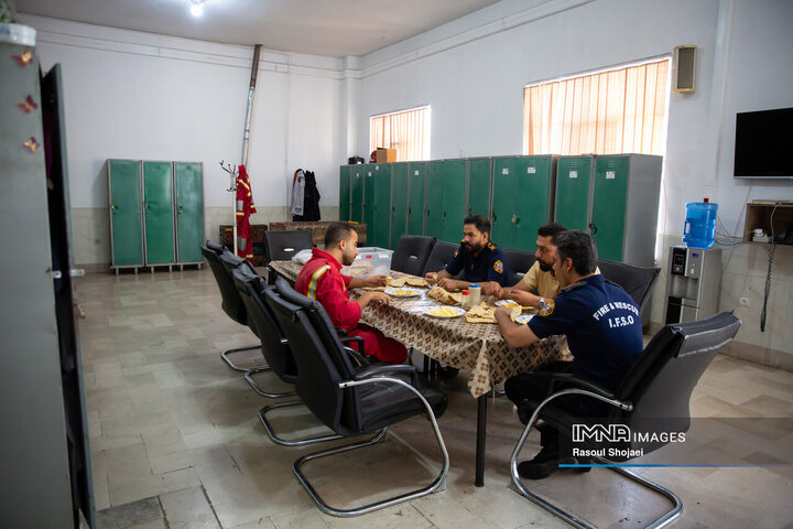 فرشتگان قرمزپوش
