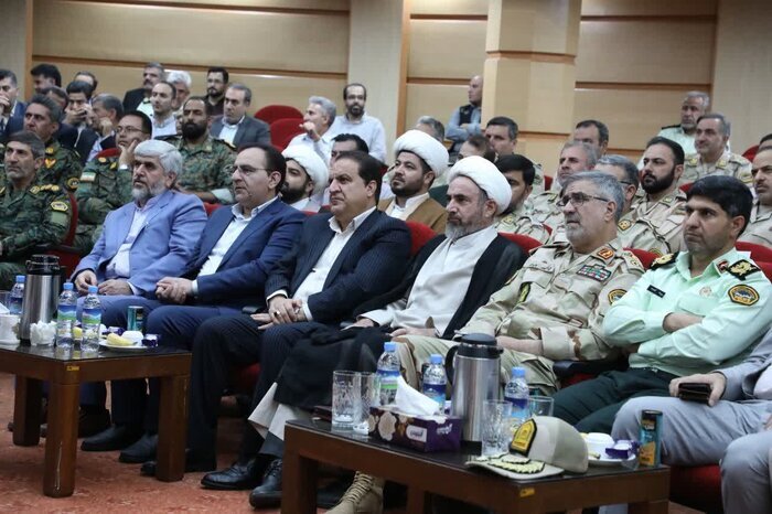 مرزبانان خط مقدم دفاع از میهن و ایجاد آرامش در جامعه هستند