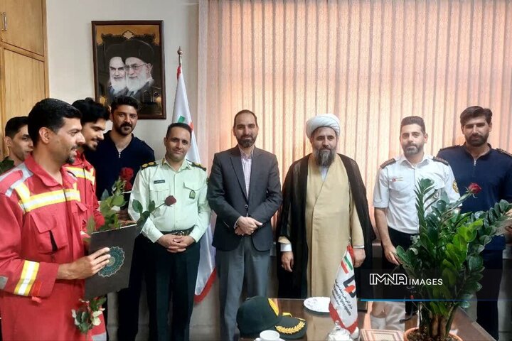 قدردانی مدیر منطقه ۹ اصفهان از آتش‌نشانان در روز آتش‌نشانی